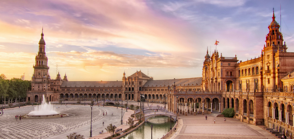 Atardecer en la Plaza de España de Sevilla. 