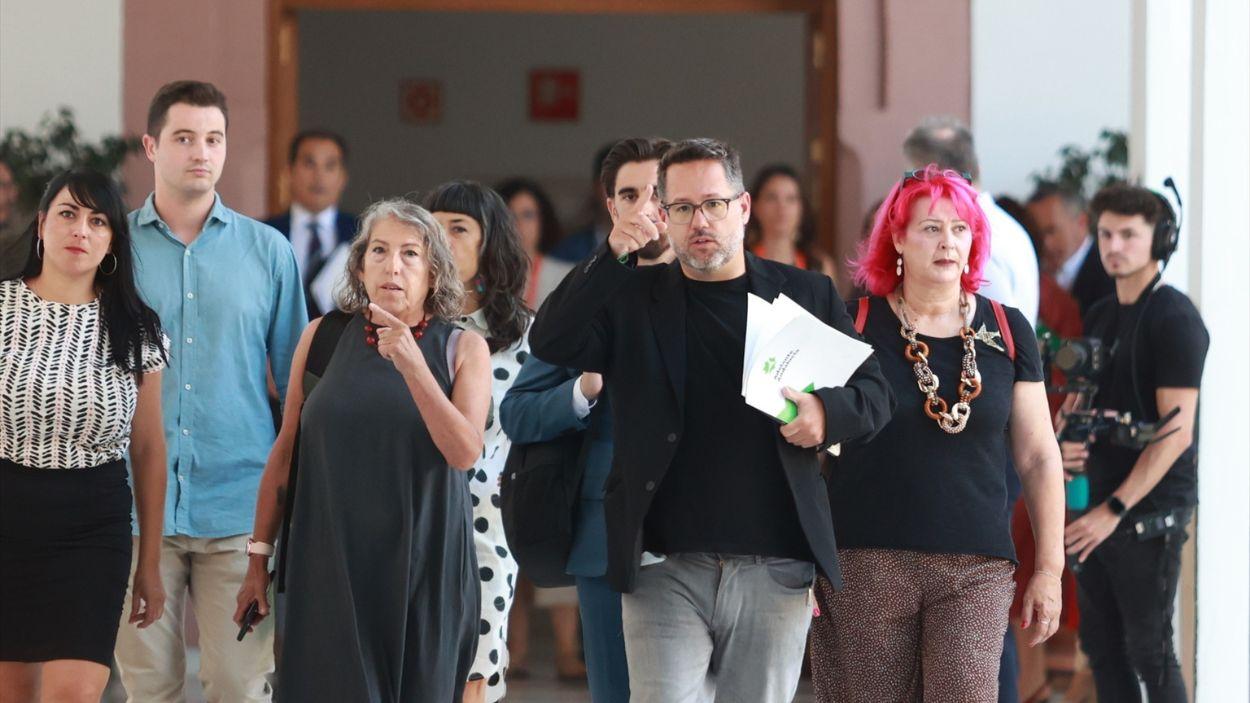 El portavoz de Adelante Andalucía, José Ignacio García, acompañado por los miembros de su grupo parlamentario / EP