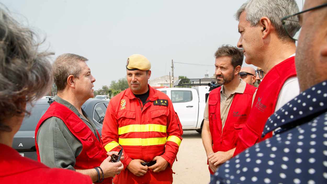 El jefe del Ejecutivo castellanomanchego, Emiliano García-Page, visita el Puesto de Mando Avanzado (PMA) ubicado en La Iglesuela del Tiétar (Toledo). JCCM.