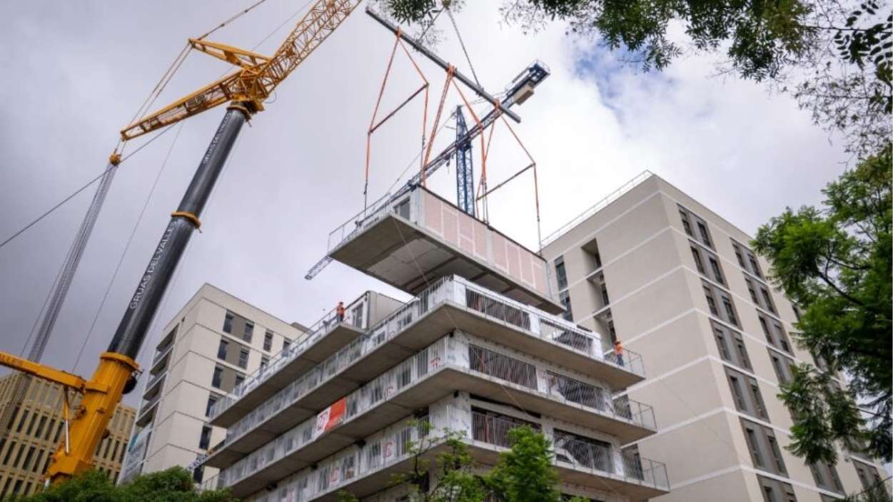 Construcción de viviendas públicas en Barcelona