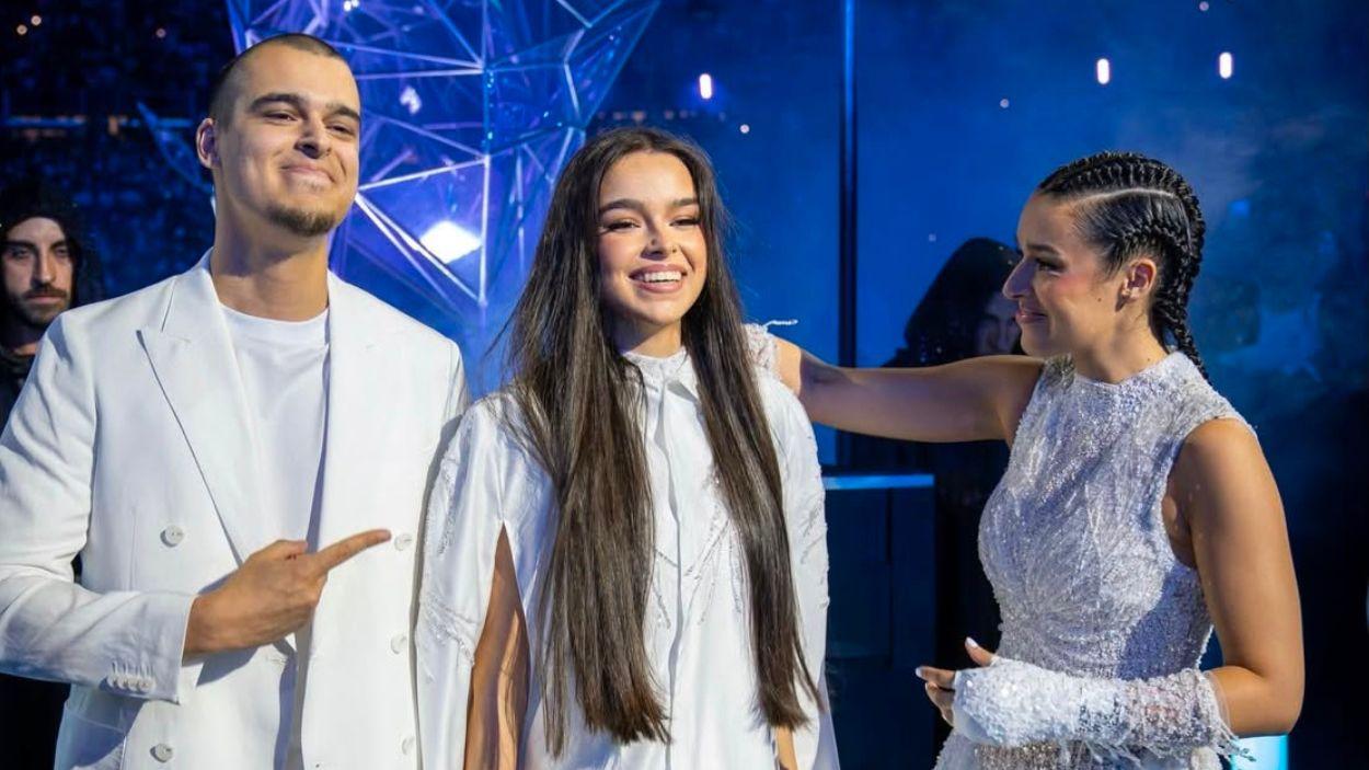 AlphaSniper y Marta Díaz, presentan en sociedad a su hermana, Laura Díaz, en la Velada VI.