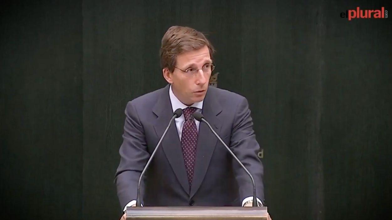 José Luis Martínez-Almeida durante el discurso en el que culpó de la falta de medios a la 'ley trans'.