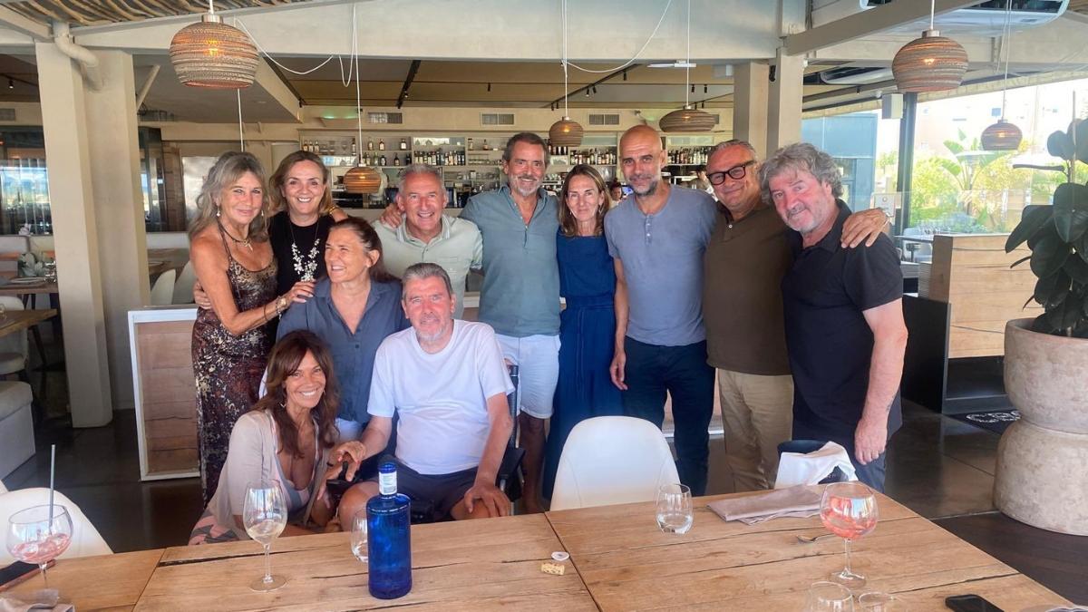 Bakero, Guardiola y Txiki Begiristain durante una comida con Unzué| @jmbakero
