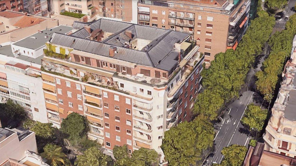 Así es el nuevo ático oficina de Ayuso en Chamberí. Imagen de Google Earth