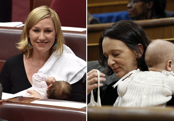 Larissa Waters posa con su bebé. Al lado Carolina Bescansa y su hija en el Congreso.