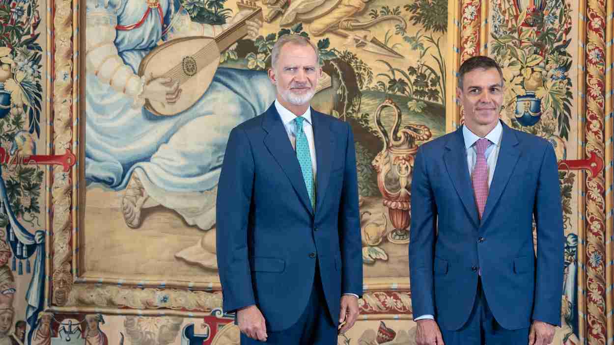 Sánchez en su despacho con el rey. EP