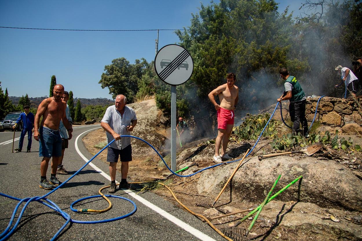 Voluntarios apagan conatos del Valle de Iruela, Ávila. Tamara Rozas