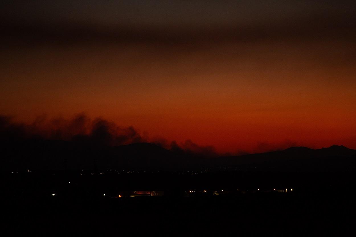 Vistas nocturnas del Incendio visto desde el polideportivo de Villaviciosa de Odón. Tamara Rozas