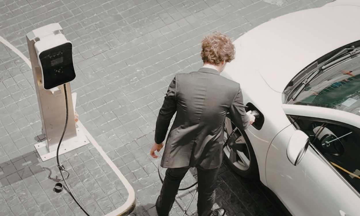 ¿Habrá que cambiar de coche? Así afectará a los conductores el nuevo plan de combustibles hasta 2040