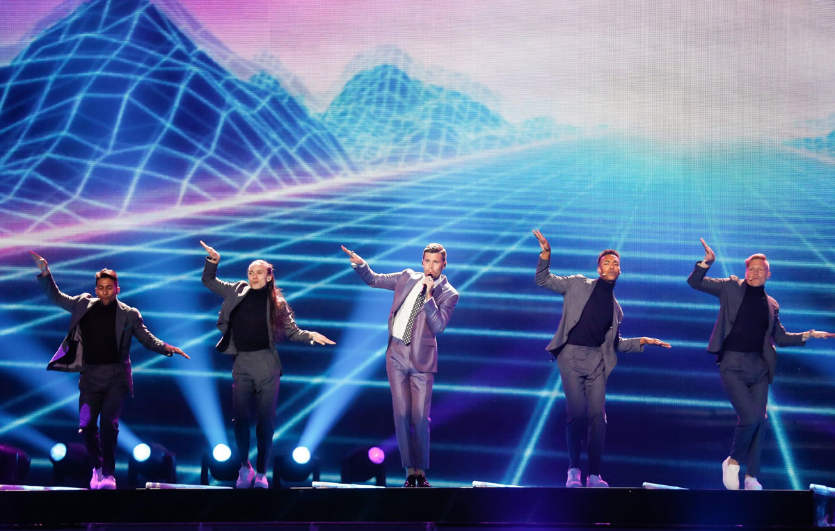 El sueco Robin Bengtsson (c), presenta la canción "I Can't Go On", durante los ensayos de la primera gala de Eurovision 2017