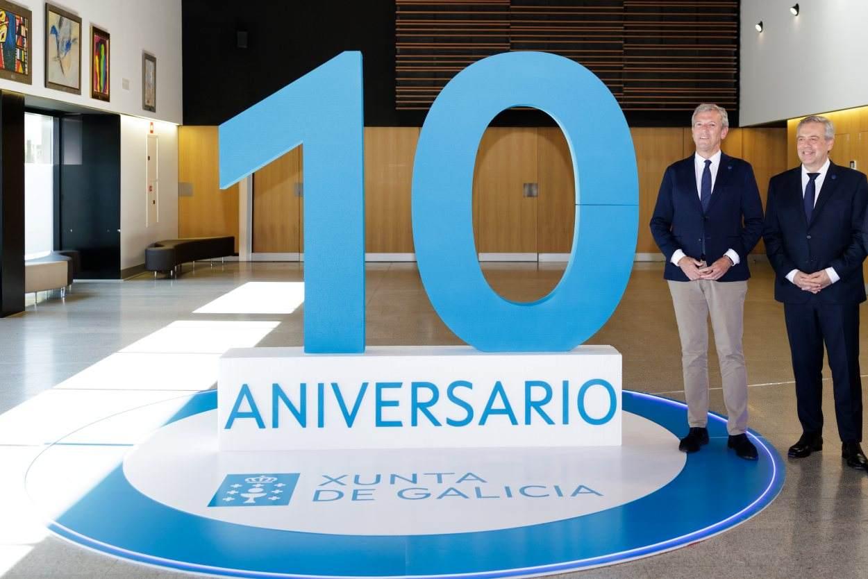 Rueda y Gómez Caamaño en junio pasado en la celebración del 10º aniversario del Hospital Álvaro Cunqueiro, uno de los proyectos más polémicos de la época de Feijóo por su sobrecoste (Foto: Xunta de Galicia).