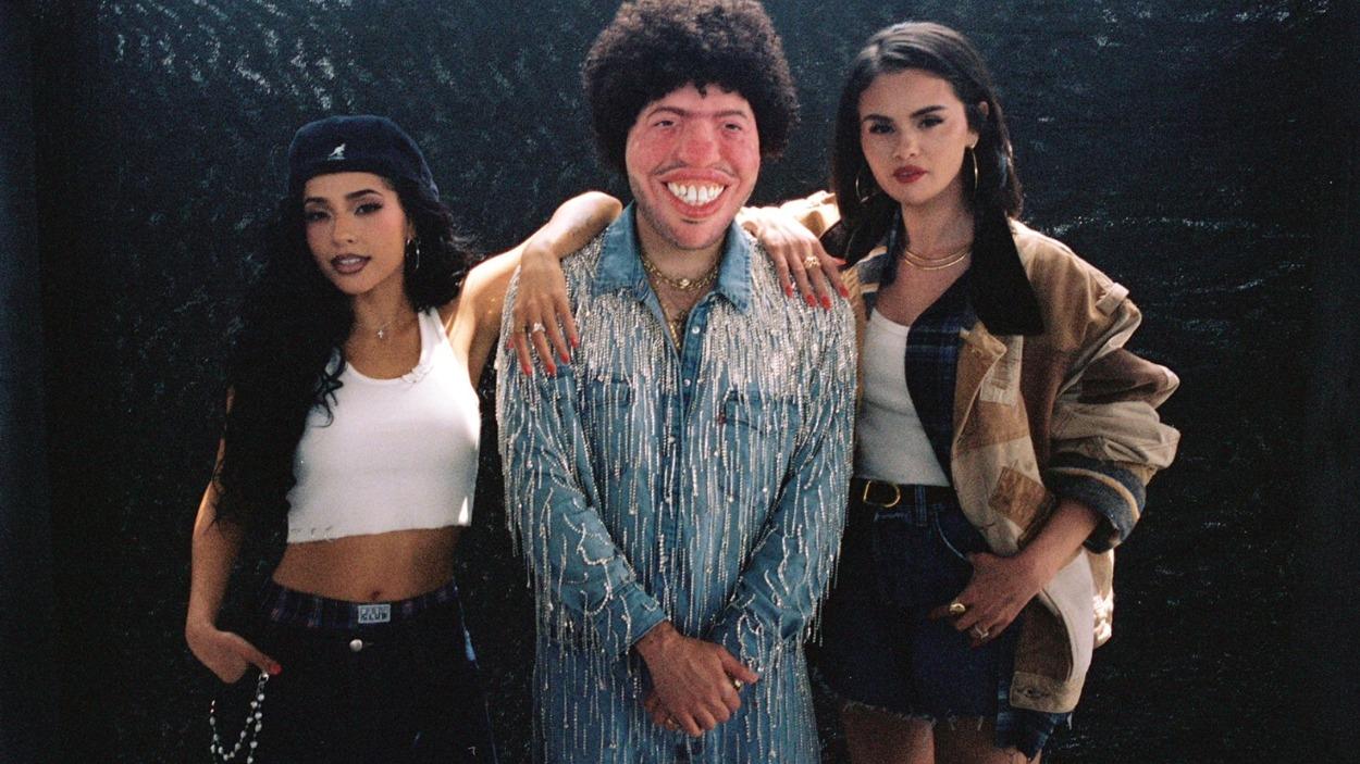 Selena Gomez, Becky G y Benny Blanco 