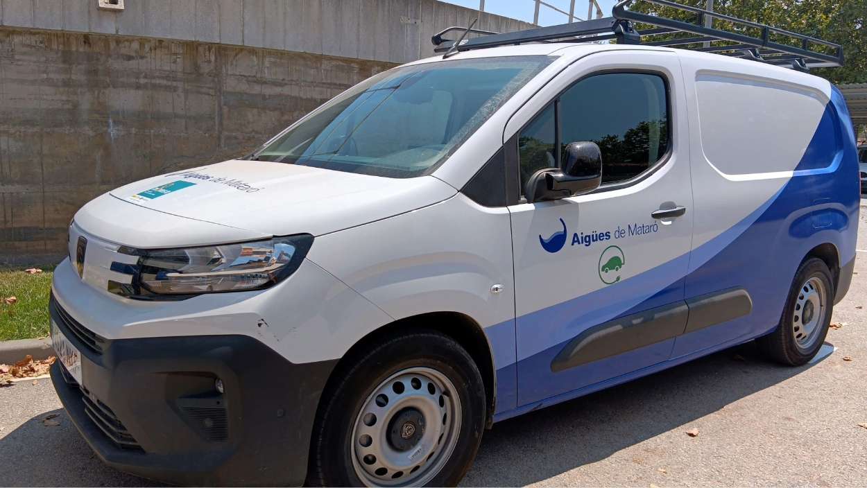 Uno de los nuevos vehículos eléctricos que se destinará a tareas operativas de Aigües de Mataró. Foto: AMSA.