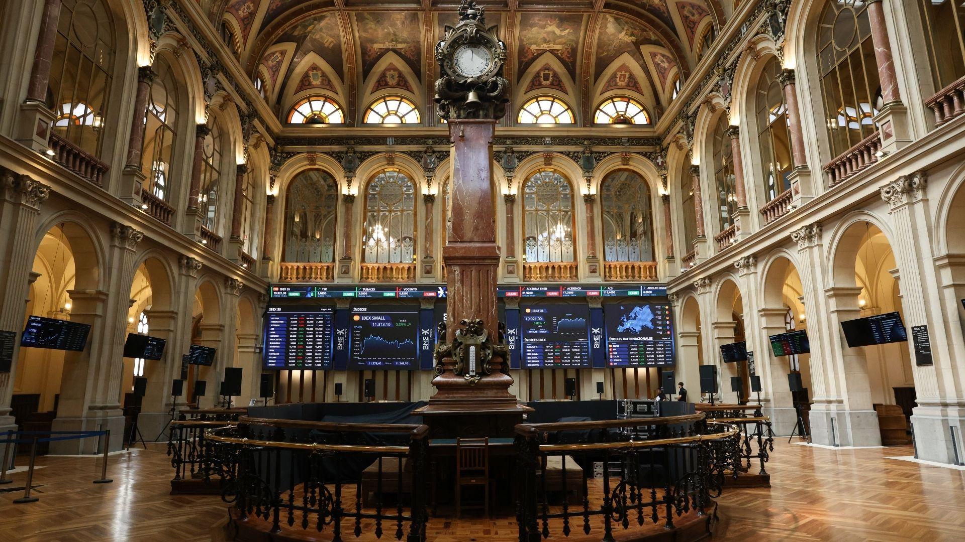 Paneles del Ibex en el Palacio de la Bolsa de Madrid. EP. 