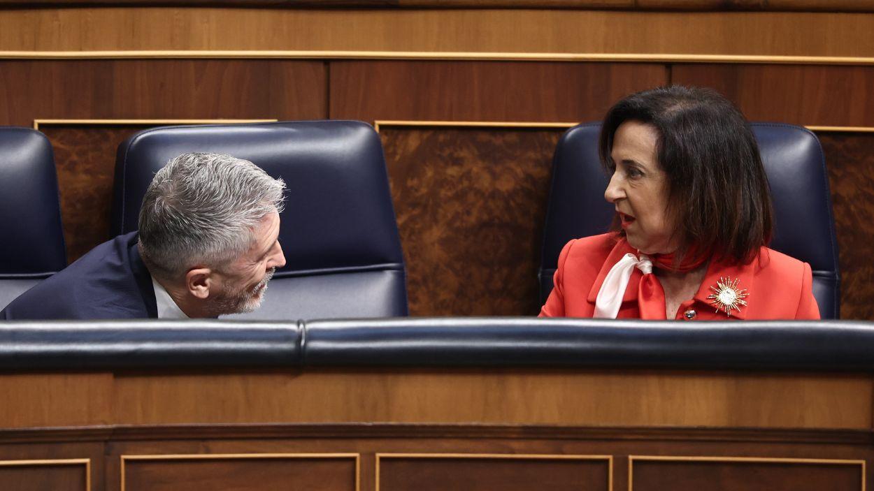 El ministro del Interior, Fernando Grande Marlaska, y la ministra de Defensa, Margarita Robles, en el Congreso de los Diputados. Archivo EP