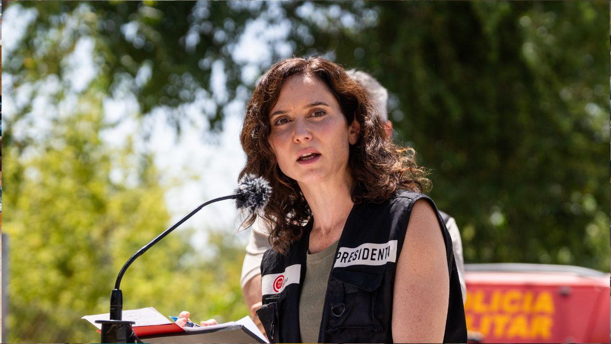 La presidenta de la Comunidad de Madrid, Isabel Díaz Ayuso, ofrece declaraciones a los medios, en el Puesto de Mando Avanzado (PMA) de Navalcarnero, a 27 de julio de 2026, en Navalcarnero, Madrid (España). EP.