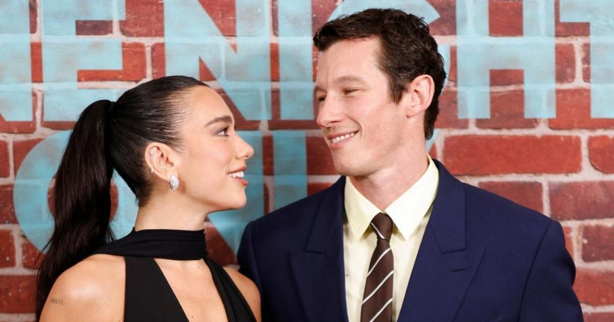 Dua Lipa conquista Nueva York con un espectacular look negro en la gran noche de Callum Turner