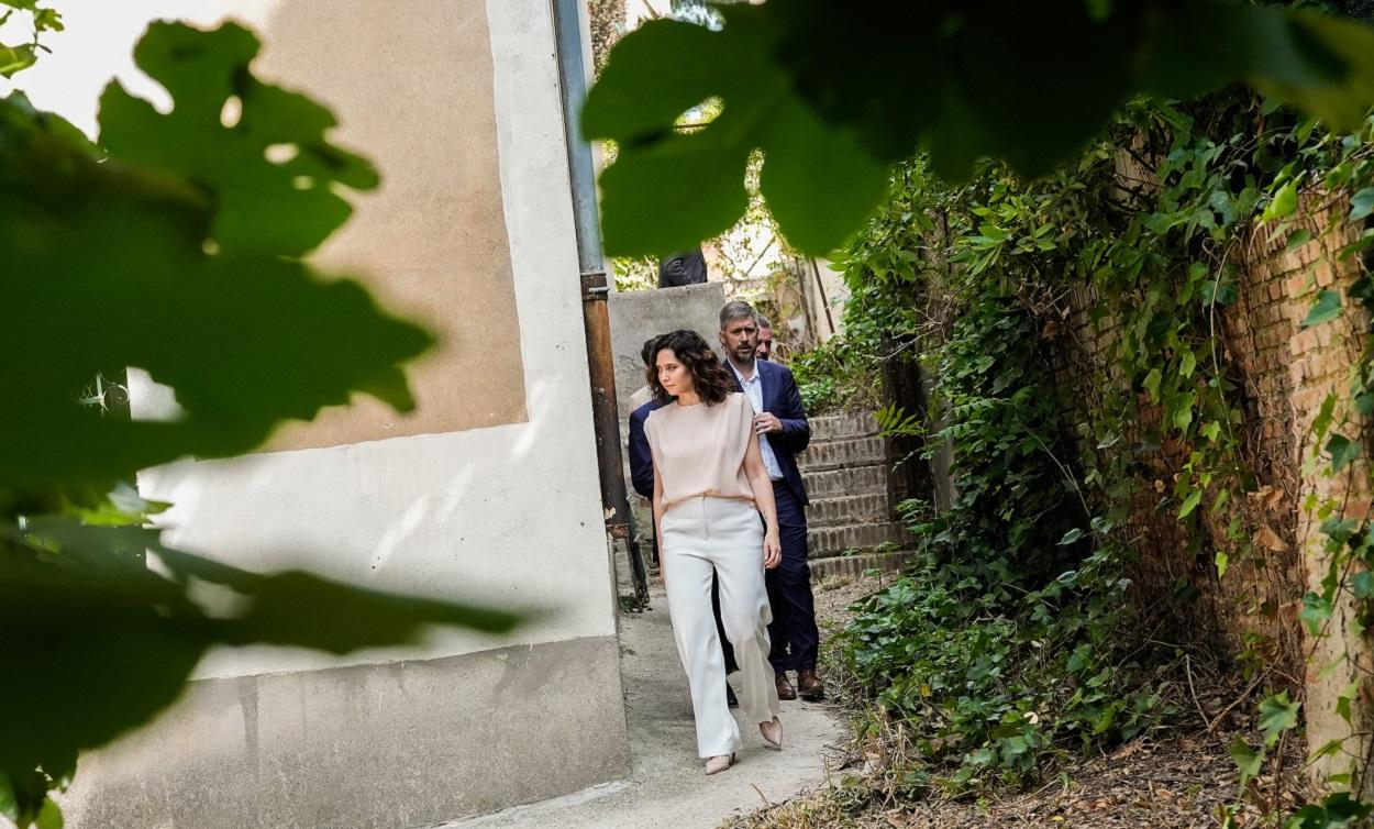 Isabel Díaz Ayuso visita la casa de Vicente Aleixandre. EP