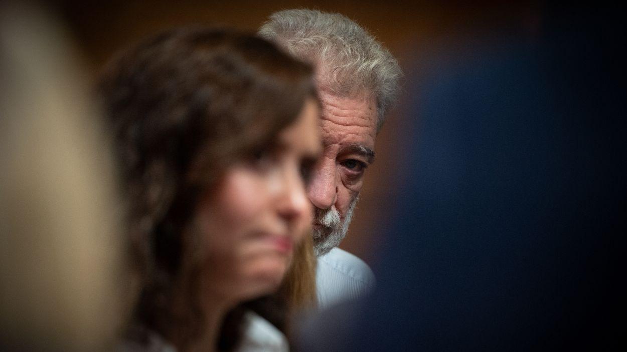 La presidenta de la Comunidad de Madrid, Isabel Díaz Ayuso, acompañada del jefe de Gabinete de Ayuso, Miguel Ángel Rodríguez. EP.