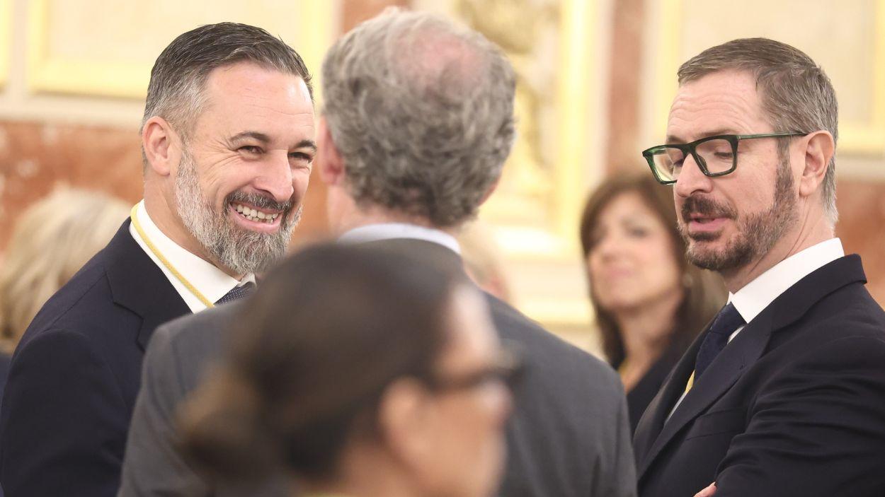 El presidente de Vox, Santiago Abascal (i), y el presidente del PP, Alberto Núñez Feijóo (2i) durante la visita del Papa León XIV al Congreso de los Diputados, a 8 de junio de 2026, en Madrid (España). EP.