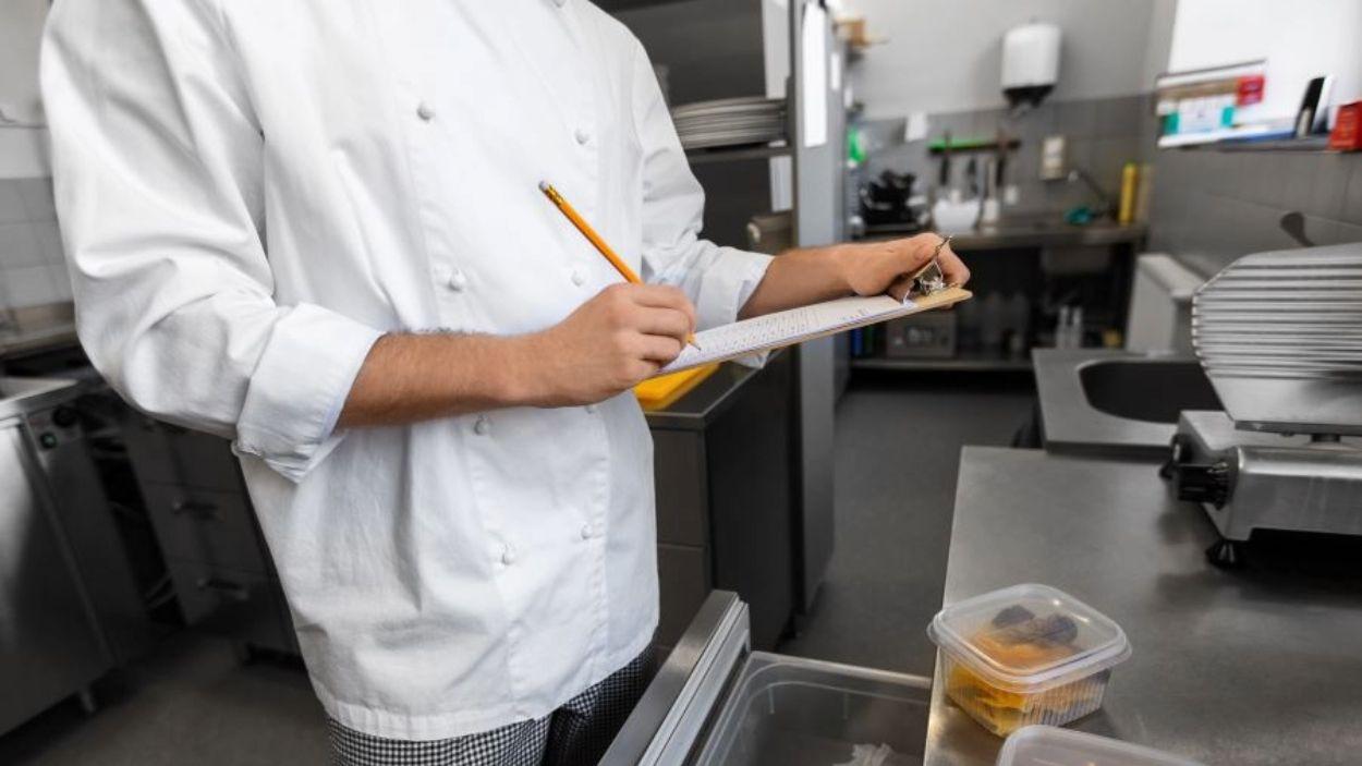 La Diputación de Barcelona intensifica las inspecciones alimentarias durante el verano para reforzar la seguridad sanitaria. Diputación de Barcelona