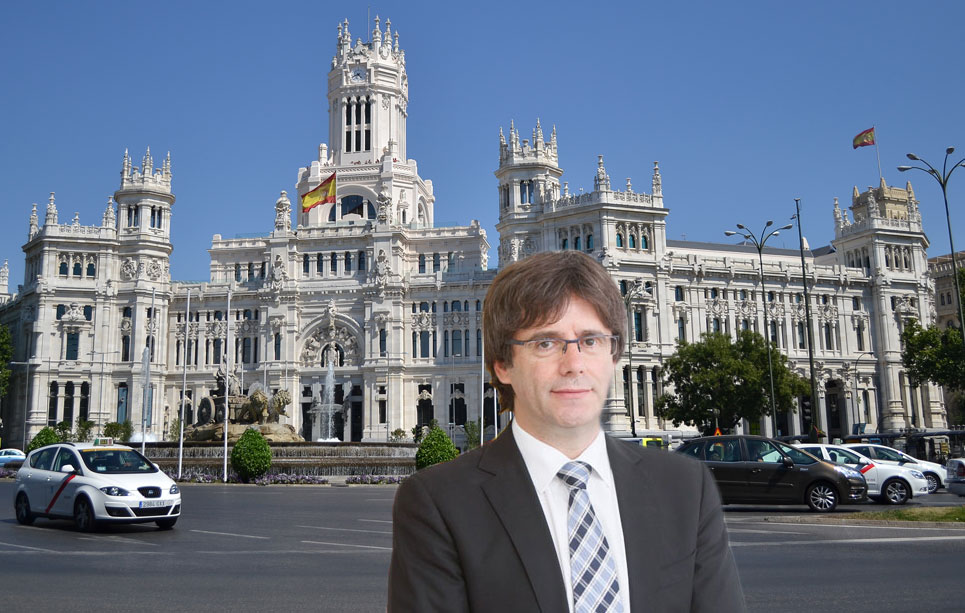 Carles Puigdemont frente al Palacio de Cibeles de Madrid
