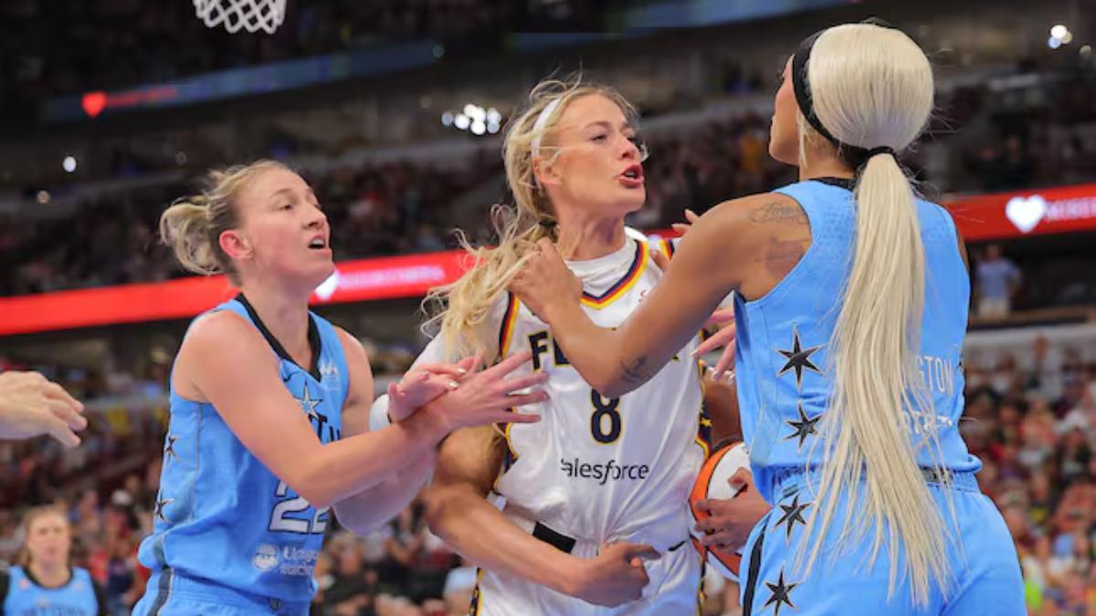Sophie Cunningham y DiJonai Carrington| WNBA