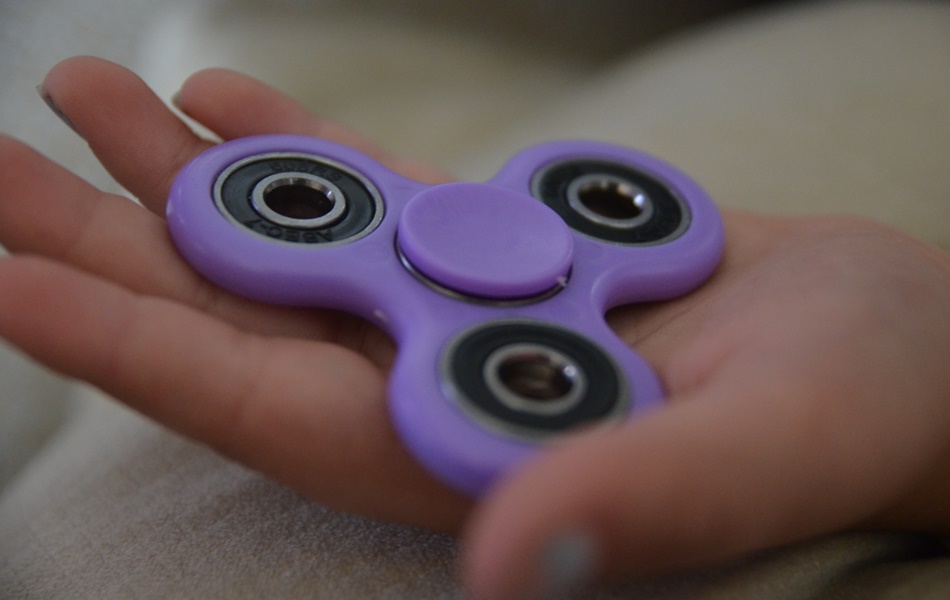 El 'fidget spinner' ha arrasado entre los más jóvenes sin necesidad de campañas publicitarias. 