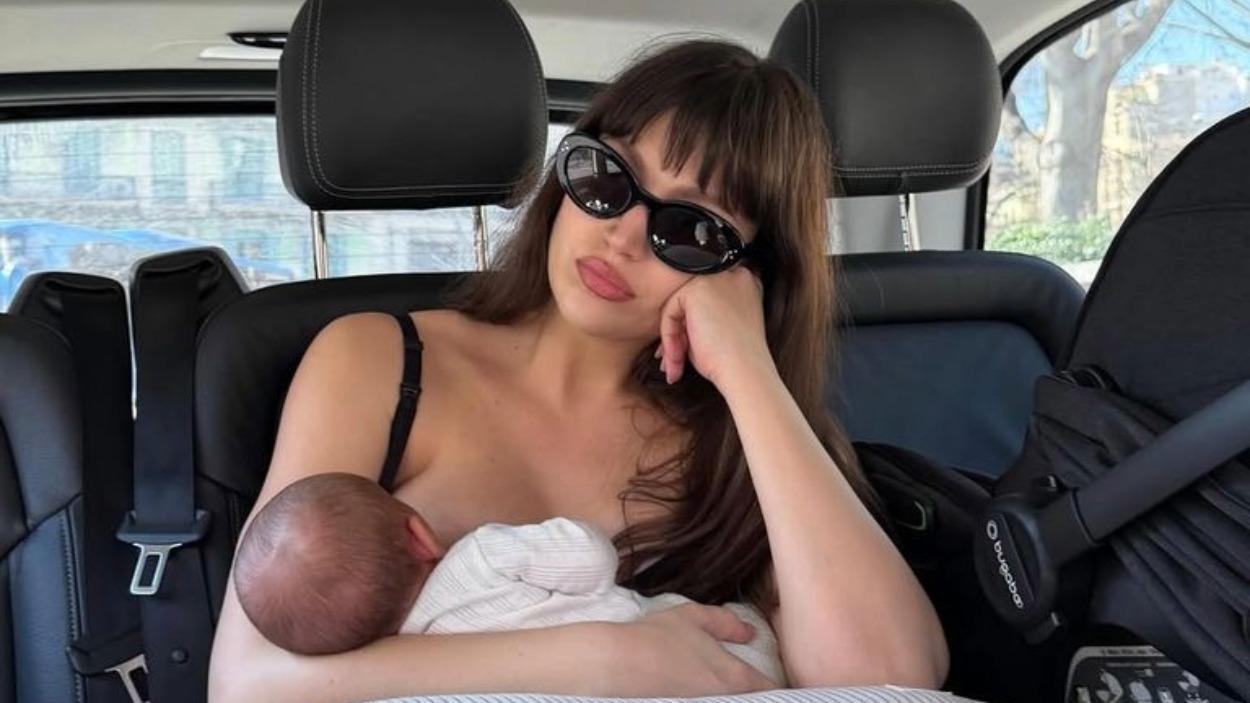 Úrsula Corberó y su hijo Dante 