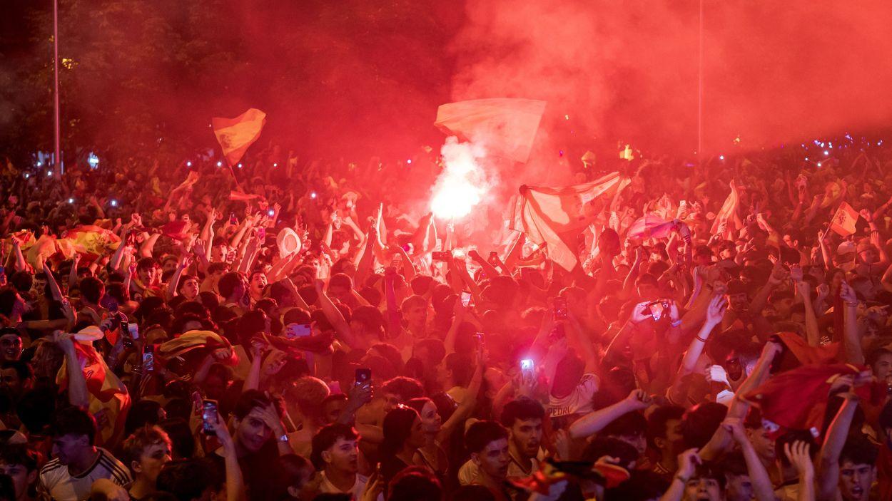 Aficionados españoles celebran la victoria de la selección española en la final del Mundial. EP.