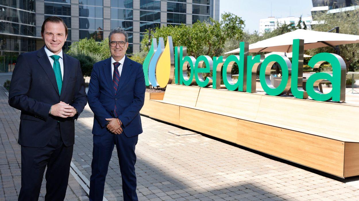 Luis Buil, responsable de Smart Solutions de Iberdrola, y Jorge Ginés, director general de ASPRIMA.