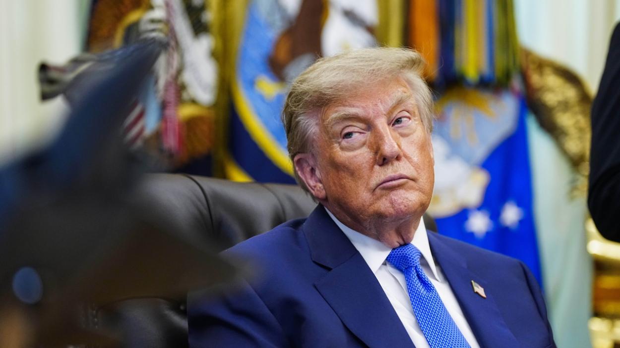 El presidente de Estados Unidos, Donald Trump, durante una reunión en el Despacho Oval en la Casa Blanca. EP.
