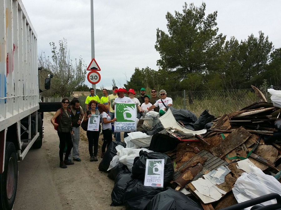 Los voluntarios que participaron en la Jornada de Limpieza