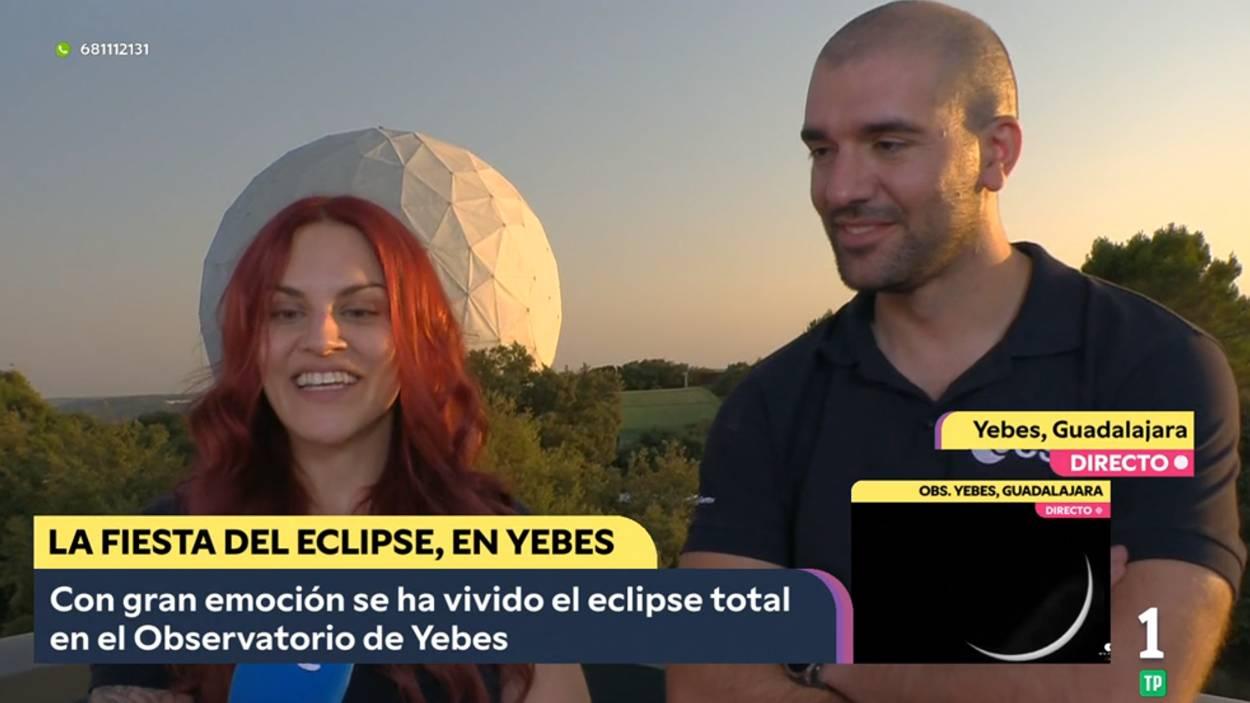 Los astronauta Sara García y Pablo Álvarez en 'Aquí la tierra' (RTVE)