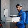 Adiós a los “químicos eternos” en la caja de pizza: Europa cambia las reglas de los envases de comida