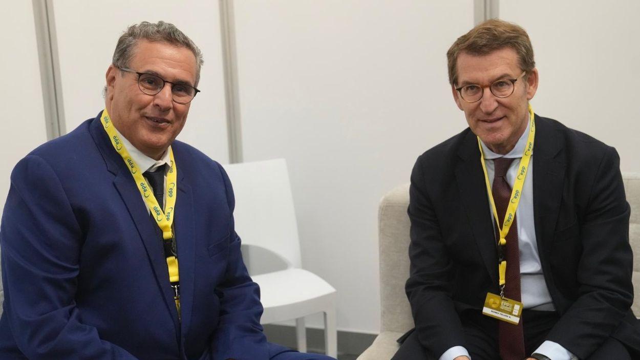 El líder del PP, Alberto Núñez Feijóo, junto al primer ministro de Marruecos, Aziz Ajanuch, en 2022. Archivo EP
