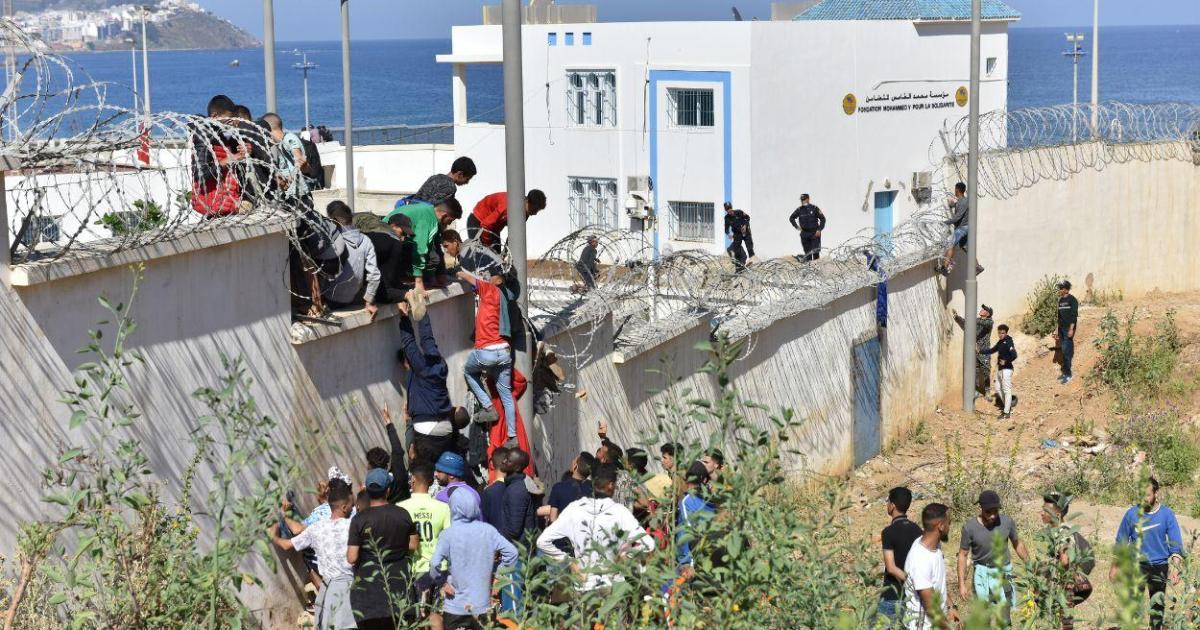 Marruecos refuerza su frontera con Ceuta ante el llamamiento a un nuevo cruce masivo