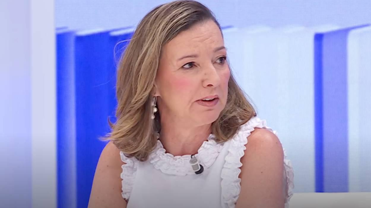 "La muestra coyunturalmente porque ellos saben perfectamente cuál es la frontera sur. De hecho, hay recursos que se movilizan anualmente para, bueno, en una política que yo también creo que puede ser errónea. Pero, en cualquier caso, se destinan muchos recursos de la Unión Europea para mantener las fronteras calientes, que es la nuestra, lo mejor protegida posible. De hecho, es la frontera más vigilada de Europa. A partir de ahí, tenemos distintas circunstancias de esto que podríamos llamar el politiqueo, de los intereses de los propios líderes que van más de lo que a ellos les va a pasar en sus contiendas electorales", aseguró la abogada, recordando la posición de Italia y Dinamarca al respecto antes de proseguir: "He visto cangrejos que han reculado más lentamente y con más dignidad que el conjunto de la Unión porque están obligados, no porque Sánchez ejerza un liderazgo que ejerce, evidente, sino porque están obligados a hacerlo". 