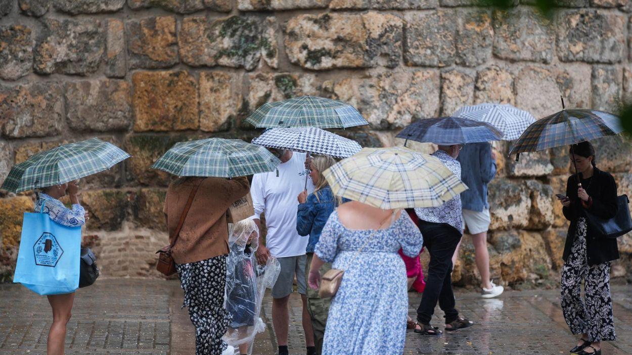 Una DANA complica el domingo nueve comunidades, en aviso por tormentas y calor con Teruel y Castellón en naranja. Europa Press.