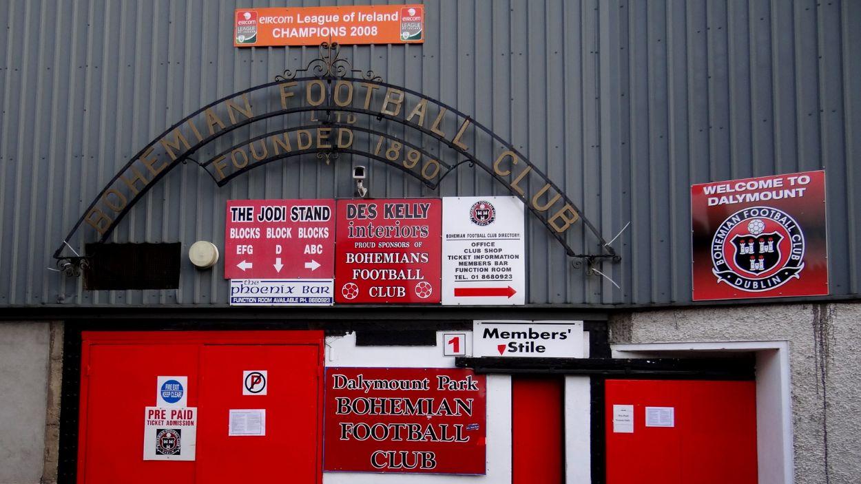 Fachada de Dalymount Park, estadio del Bohemian Football Club, de Dublín.Wikipedia.