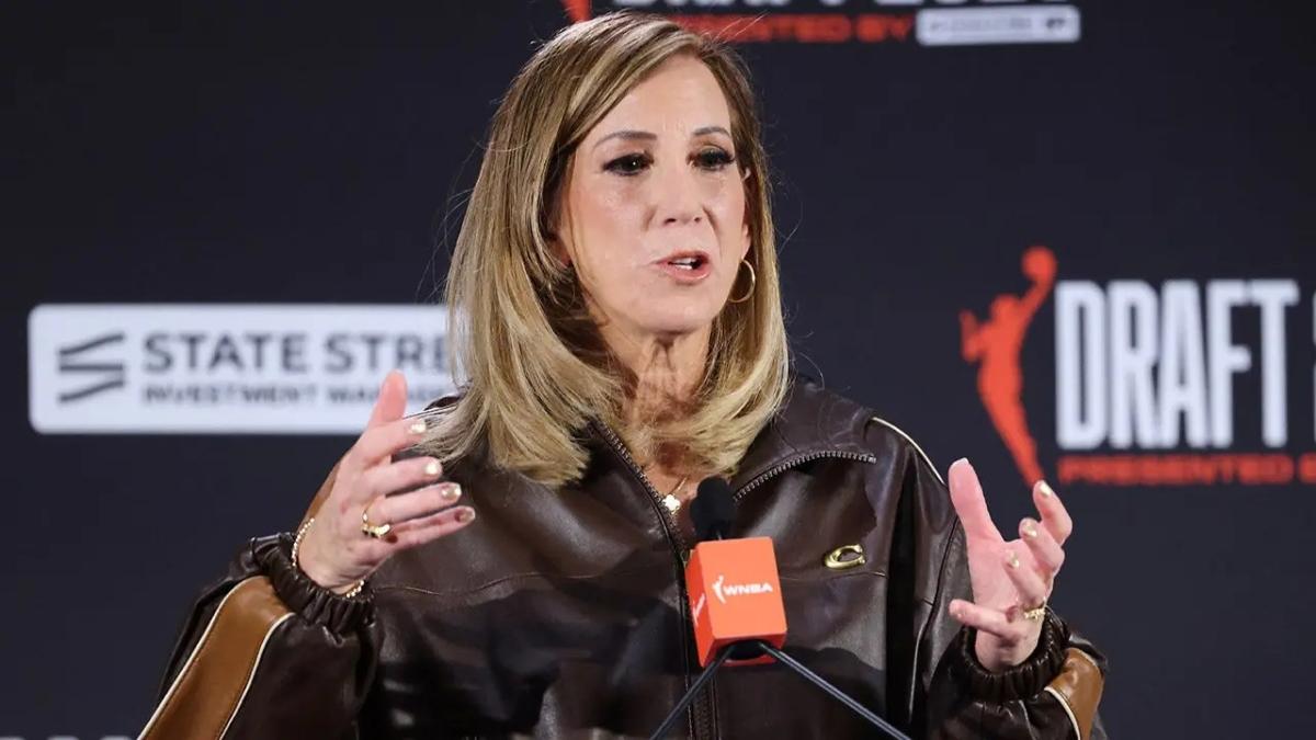 Cathy Eneglbert, comisaria de la WNBA
