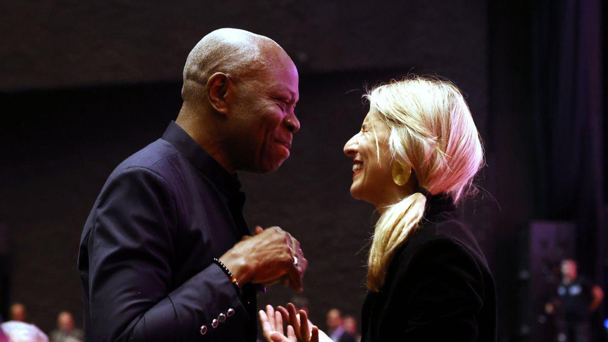 El director de la OIT, Gilbert F. Houngbo, y la vicepresidenta segunda del Gobierno y ministra de Trabajo, Yolanda Díaz, durante el 44 Congreso Confederal de UGT. EP.