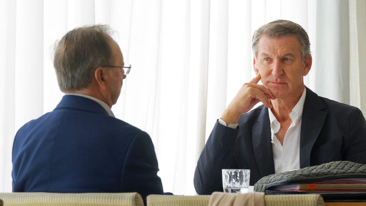 El presidente del PP, Alberto Núéz Feijóo, junto a Juan Jesús Vivas, presidente de Ceuta. EP.