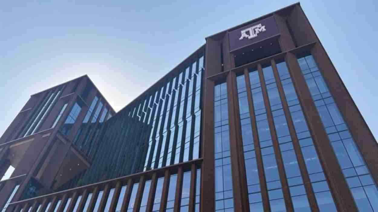Turner inaugura un edificio de la Texas A&M Fort Worth. Turner