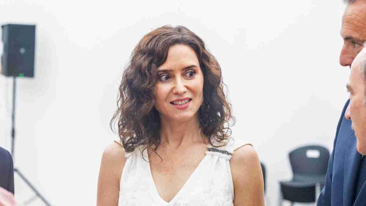 Ayuso se instala en la vivienda que adelantó en exclusiva ElPlural y que Miguel Ángel Rodríguez se negó a confirmar