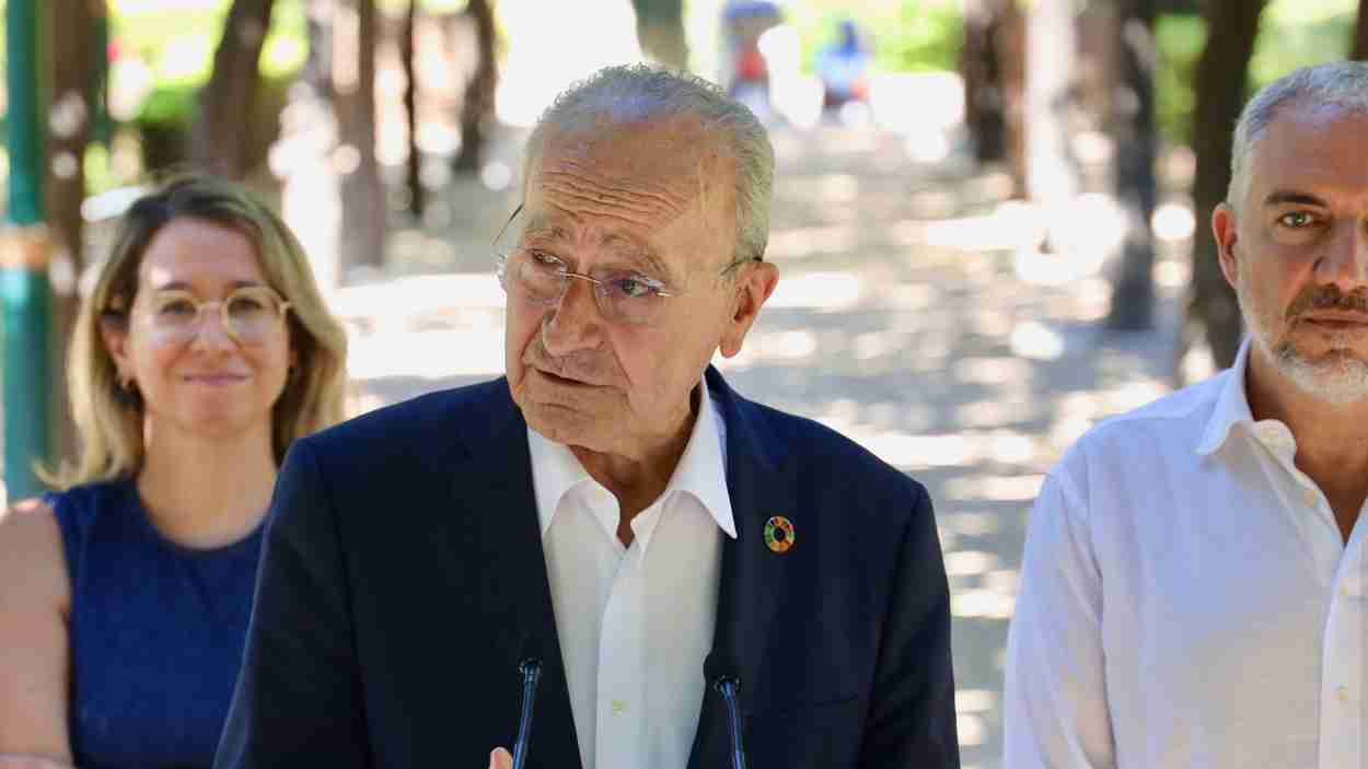 De la Torre se pasea por la Feria y Moreno Bonilla se esconde. EP