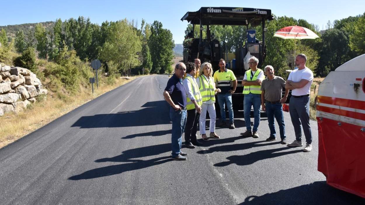 La CM-2105 estrena asfalto en Huélamo. JCCM