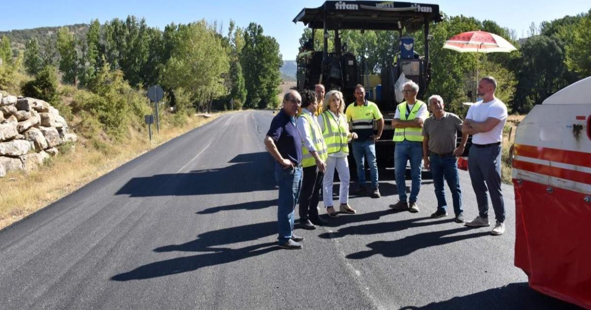 La CM-2105 estrena asfalto en Huélamo tras una inversión de más de dos millones