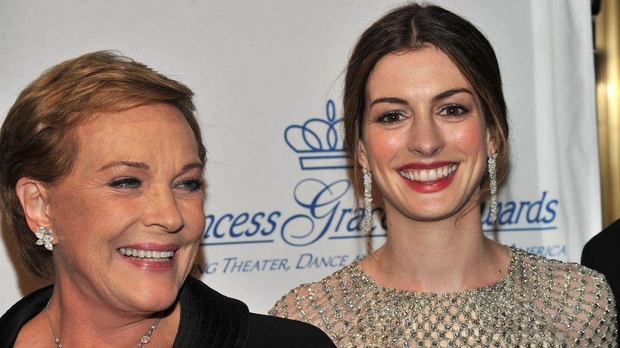 Anne Hathaway y Julie Andrews 