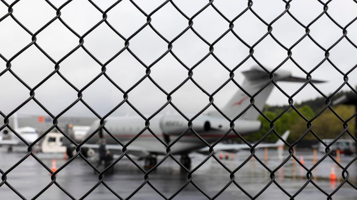 Imagen de recurso de un avión comercial estacionado. EP/Archivo.